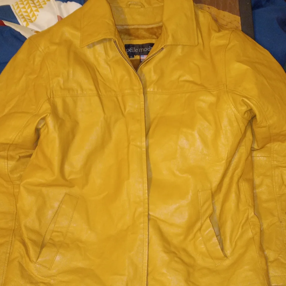 Coat - Picture 1 of 2